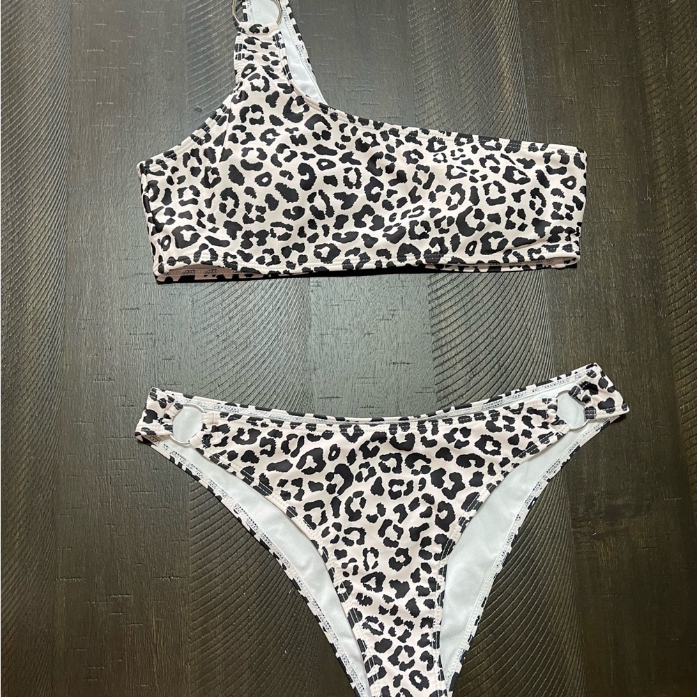 Leopard Print One-Shoulder Bikini